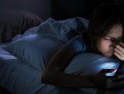 **Batas Aman Scrolling Medsos Buat Sobat Gen Z Biar Nggak Kena ‘Brain Rot’**