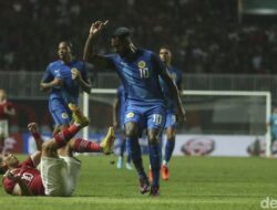 “Suriname dan Curacao Siap Debut di Piala Dunia: Kisah Perjuangan yang Mengharukan”
