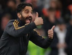 “MU Mulai Menggeliat, Andy Cole Kasih Dukungan ke Amorim: Apakah Ini Tanda Kebangkitan Setan Merah?”