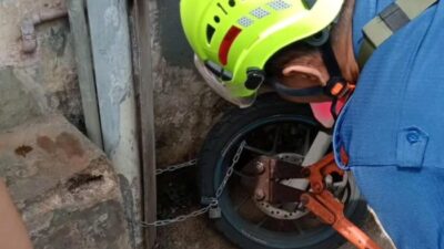 “Tak Bisa Berangkat Kerja gegara Motor Digembok, Warga Bogor Panggil Damkar: Kenapa Ini Terjadi?”