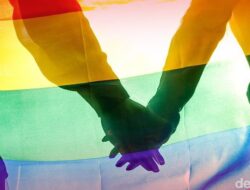 Satpol PP Tangkap 2 Pria Diduga Prostitusi LGBTQ+ di Taman Daan Mogot!