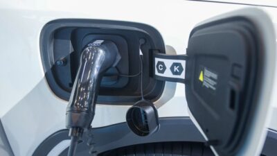 “Generasi Tua Tak Mau Mobil Listrik? Ini Alasannya!”