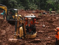 Update Tragis: 1 Jasad Ditemukan, 11 Orang Masih Hilang di Longsor Cilacap