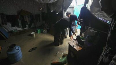 “Tangis Warga Gaza di Tenda Pengungsian Banjir: Pilu Kembali Menyapa”