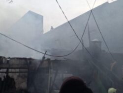 Kebakaran Hebat di Jatipulo, Jakbar: Kabel SUTET Putus, Warga Terkejut dengan Dentuman Besar