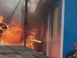 [4 Fakta Kebakaran Puluhan Rumah di Jakbar Bikin 14 Orang Luka-luka]