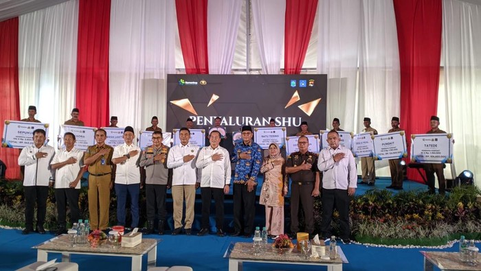 Kapolda NTB Bagikan SHU Koperasi Tambang Salonong, 3.403 Warga Sumbawa Terinspirasi!