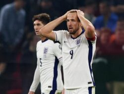 “Inggris Terpuruk, Dukungan Fans Pincang: Kelolosan Mereka Banyak Dicibir, Kane Sebal”