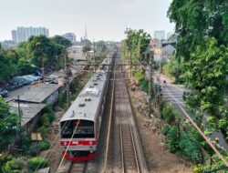 Gangguan Mendorong KRL Jakarta-Bogor Jalan Bergantian di Depok