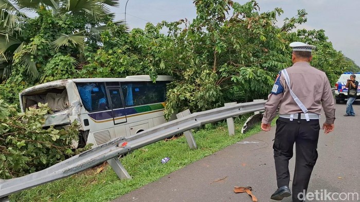 Tak Ada Jejak Rem di TKP Kecelakaan Maut Tol Cipali, 5 Orang Tewas