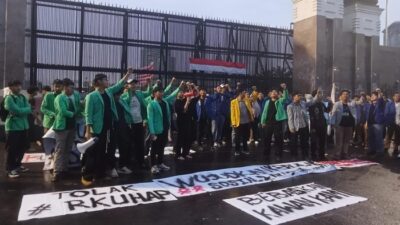 Mahasiswa Demo Tolak KUHAP Baru: Aksi di DPR, Gugatan ke MK!