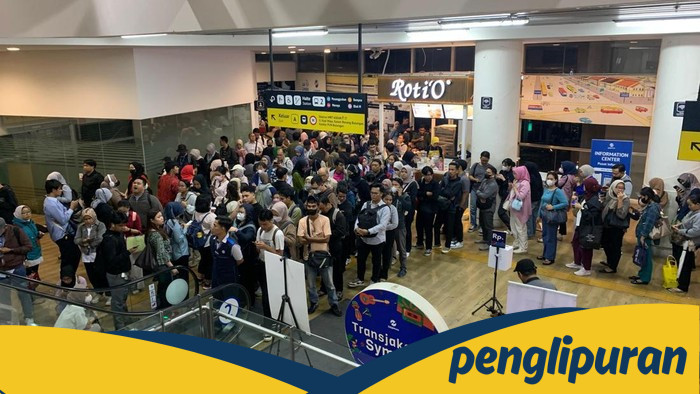 Pejuang Rupiah Jakarta: Kisah Terjebak Antrean Horor di Halte CSW