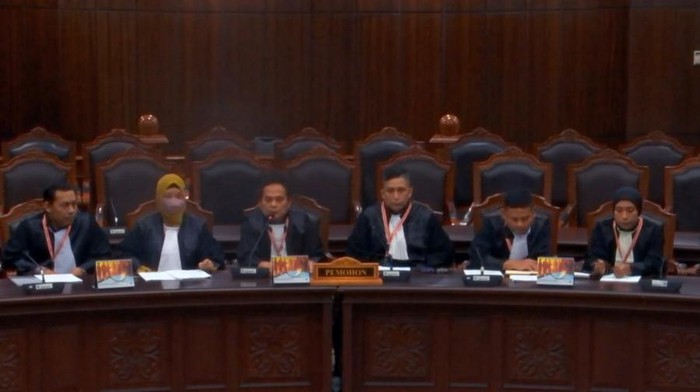 Salahnya Firdaus Oiwobo di MK: Dari Nama Eks Menteri hingga Ketua MA - Update 1