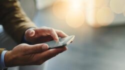 “Youtuber Ikut Eksperimen ‘Puasa’ Sosmed 30 Hari, Begini Perubahan Mengejutkan di Otaknya!”