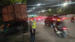 Truk Pecah Ban di Klender Dievakuasi, Lalu Lintas Jl. I Gusti Ngurah Rai Mulai Lancar