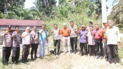 Kapolres Rokan Hulu Bersama Warga, Tanam Harapan untuk Bumi 🌱