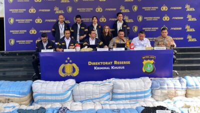 Aksi Polda Metro Bongkar Penyelundupan Pakaian Bekas, Ikuti Instruksi Prabowo!