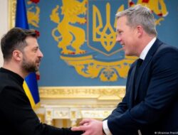 [Ukraina ‘Siap Bekerja’ dengan AS untuk Akhiri Perang: Perubahan Strategis atau Tandai Kebuntuan?]