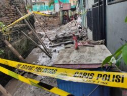 “Tembok Sekolah di Palmerah Roboh: Warga Terancam Kebakaran, Ganti Rugi Dikabulkan?”