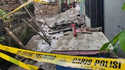 “Tembok Sekolah di Palmerah Roboh: Warga Terancam Kebakaran, Ganti Rugi Dikabulkan?”