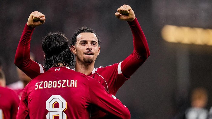 Krisis Bek Kanan Liverpool: Siapa Pengganti Idealnya?