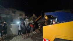 **Tak Kuat Nanjak, Truk di Bogor Mundur Hingga Tabrak Tempat Cuci Mobil! Dampak Kejadian yang Memprihatinkan**