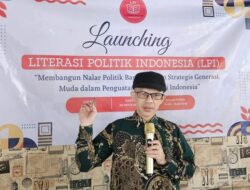 Pakar Politik Ujang Komarudin Perkenalkan Literasi Politik Indonesia untuk Pemuda