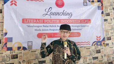 Pakar Politik Ujang Komarudin Perkenalkan Literasi Politik Indonesia untuk Pemuda