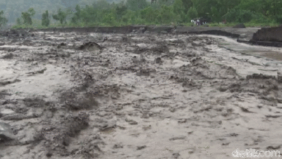 Banjir Lahar Semeru Menyebar hingga 13 Km, Ancaman Berbahaya bagi Gladak Perak!
