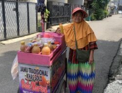 “Cerita Sumiati: Dari Jamu Gendong Hingga Umrah, 30 Tahun Berjuang”