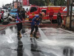 Solar Tumpah di Cileungsi Bogor, Pemotor Berjatuhan—Damkar Siaga!