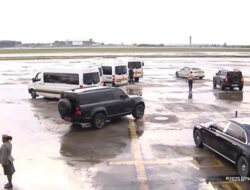 “SUV Mewah Harga Gila yang Bawa Wapres Gibran dari Afsel”