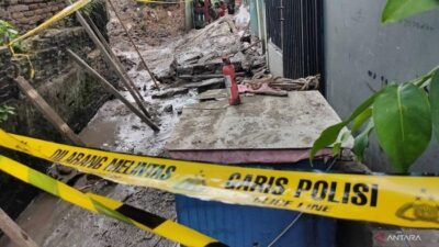 **Tembok Sekolah di Palmerah Roboh, 5 Fakta Mengejutkan yang Tutup Akses Warga**