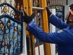 “Damkar Depok Bantu Ambil Sepatu di Genting yang Dilempar Bocah Iseng: Kebiasaan atau Kebutuhan?”