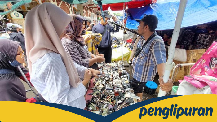 Cerita Gen Z Berburu Barang Lawas di Pasar Loak Jatinegara gegara FYP TikTok - Alternatif 1