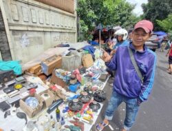Pedagang Loak Jatinegara: Kisah Adi dan Barang Random yang Pasti Jadi Duit