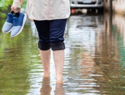 Banjir Rob Seribu Genangi 5 RT, Warga Kebanjiran Bantuan