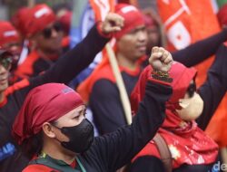 **Buruh Demo Besar-besaran di Sekitar Istana-DPR Hari Ini, Berikut Tuntutannya**