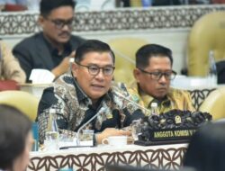 […]’ tanpa spasi atau tanda tambah.