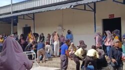 **Heboh! Puluhan Karyawan Pabrik Boneka di Cianjur Terjangkit Kesurupan Massal, Gegerkan Warga**