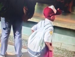 Cerita di Balik Bocah SD yang Rela Berjuang 2 Jam di KRL Tiap Hari