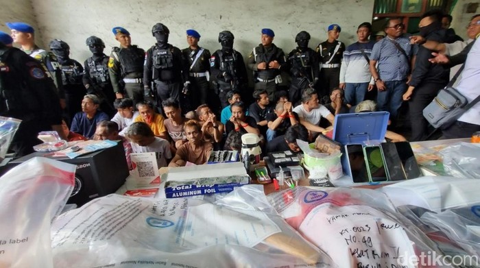 Gerebek Narkoba di Kampung Berlan: Pengedar Sempat Terkencing-Kencing ke Atap