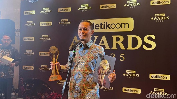 Walkot Pekanbaru Raup Penghargaan detikcom Awards: Inovasi Hijau untuk Bumi yang Lebih Baik!