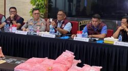 Lencana Polri Palsu di Mobil Ekstasi, Tragedi Tol Lampung Terkuak!