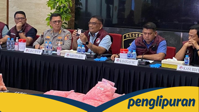 Lencana Polri Palsu di Mobil Ekstasi, Tragedi Tol Lampung Terkuak!