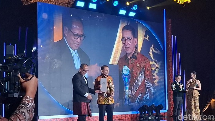 Fadli Zon Dianugerahi 'Tokoh Penggerak Ekosistem Pelindungan Kebudayaan' di detikcom Awards 2025, Semangat Konservasi Terpancar!