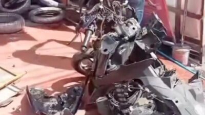 Ibu-ibu Bawa Mobil Tabrak Motor, Ringsek Parah di Jaksel! Kecelakaan Mengerikan di Jalan Bangka Raya