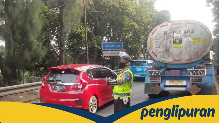 Truk Tangki Gangguan di Tol Cikampek, Lalin Macet Seharian!