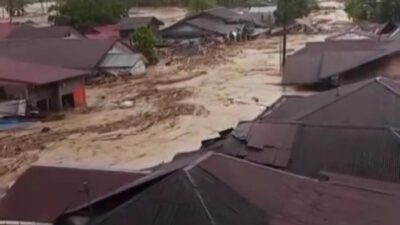 Ribuan Rumah Rusak, 2 Jembatan Putus: Dampak Banjir Bandang-Longsor di Sumut Bikin Heboh!