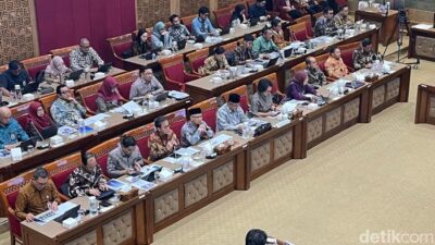 Mendikdasmen Ungkap Kecurangan TKA SMA/SMK: Soal Bocor-Pengawas Live Streaming – Update 1